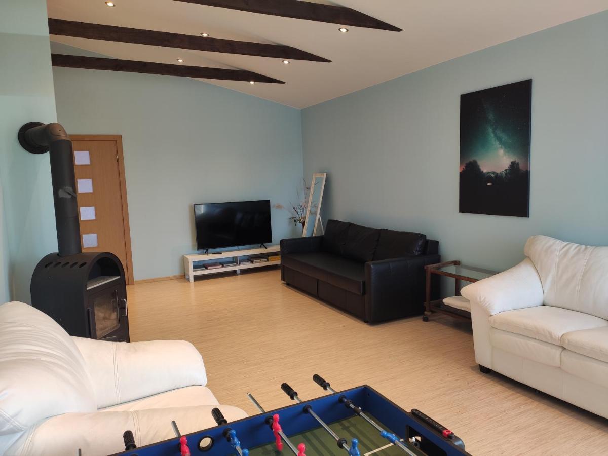 Spacious & Cozy Apartment With Forest View Zapyskis Екстериор снимка