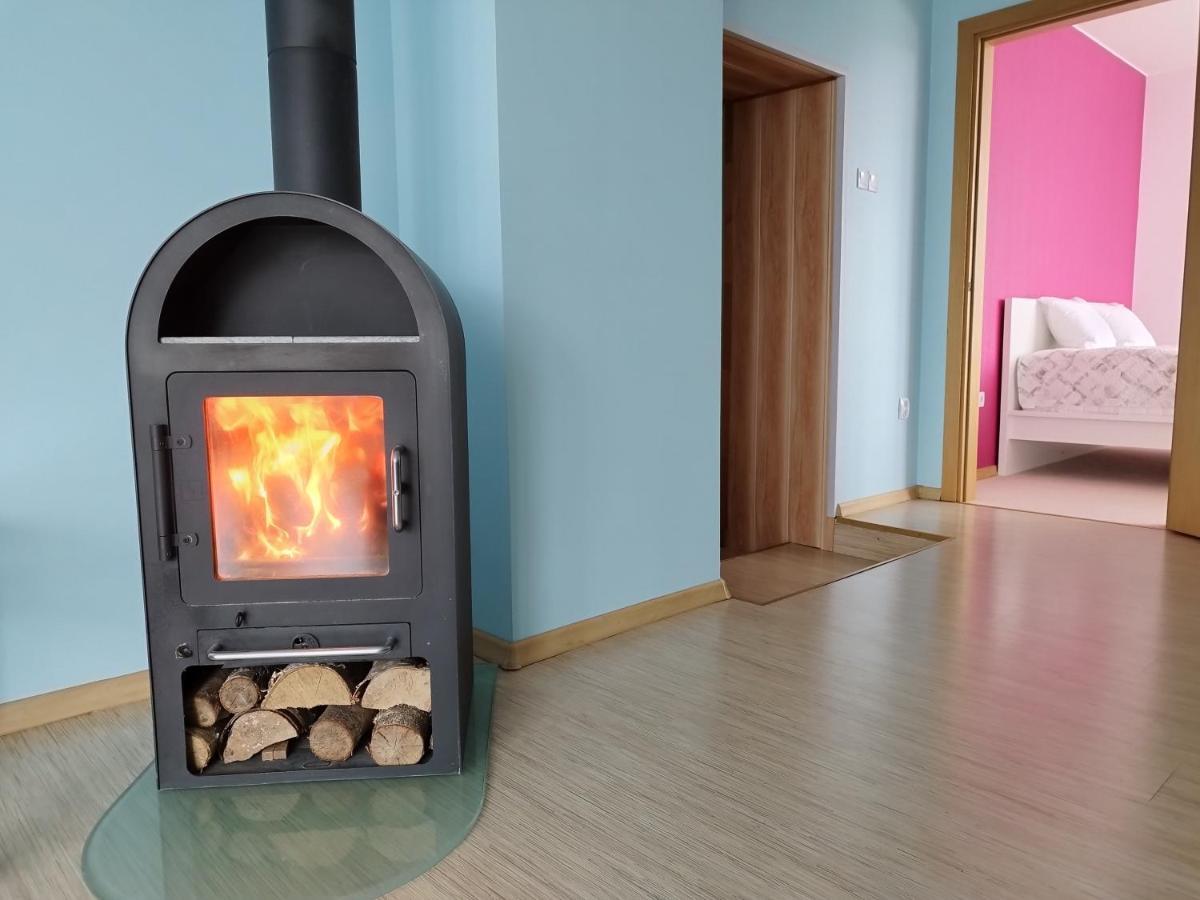 Spacious & Cozy Apartment With Forest View Zapyskis Екстериор снимка
