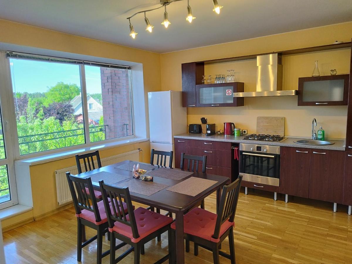 Spacious & Cozy Apartment With Forest View Zapyskis Екстериор снимка